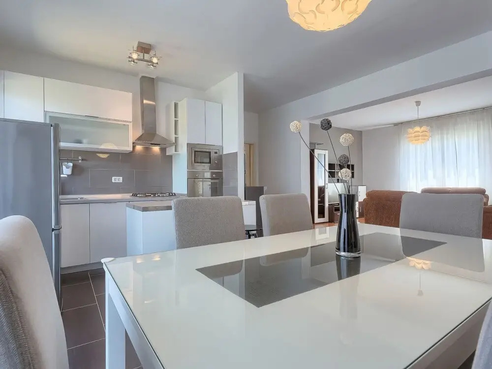 Rovere Pula in Pula With 2 Bedrooms and 1 5 Bathrooms