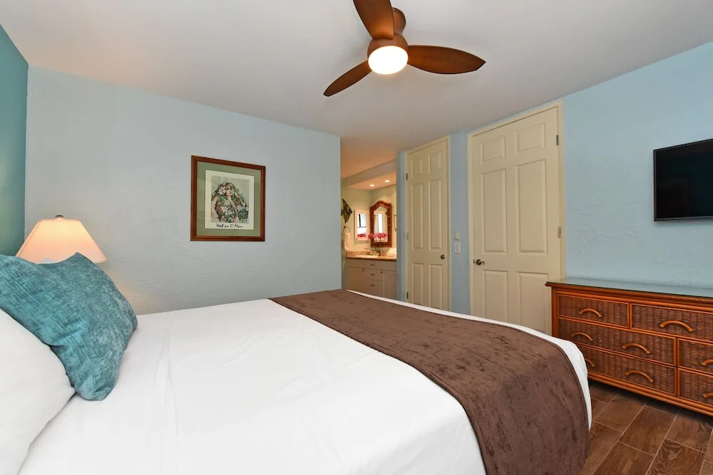 Papakea #g103 2 Bedroom Condo by RedAwning