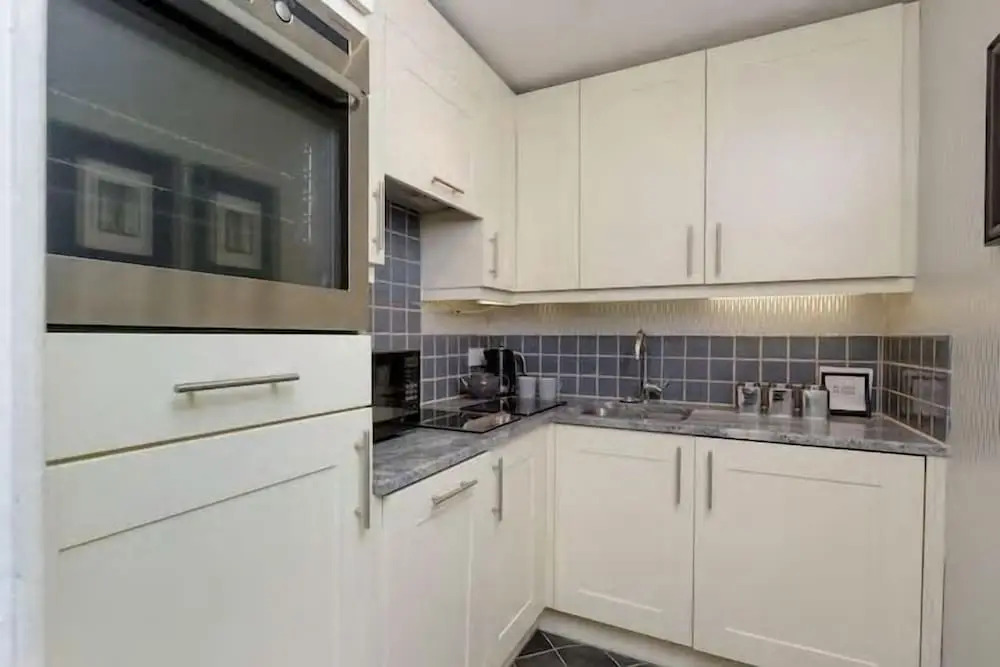 JOIVY Thistle Street Luxury Apt in the Heart of the City