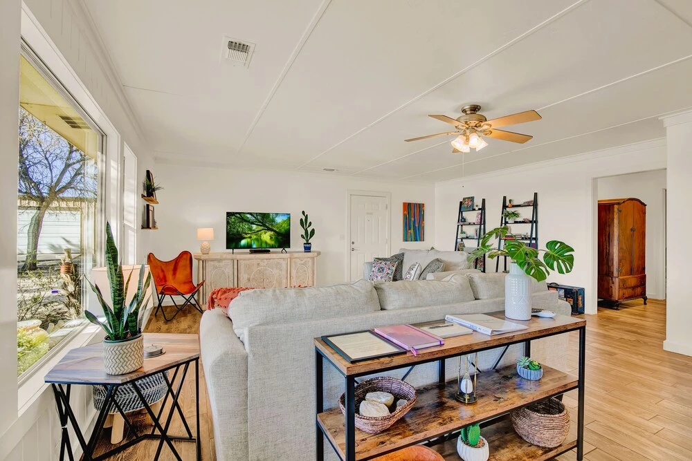 Stunning Hill Country Haus - Minutes From Main St!