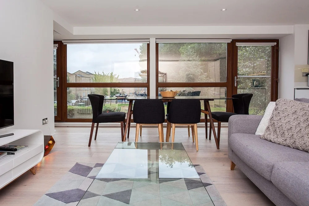 Spacious East London 2 Bedroom Apartment Sleeps 4