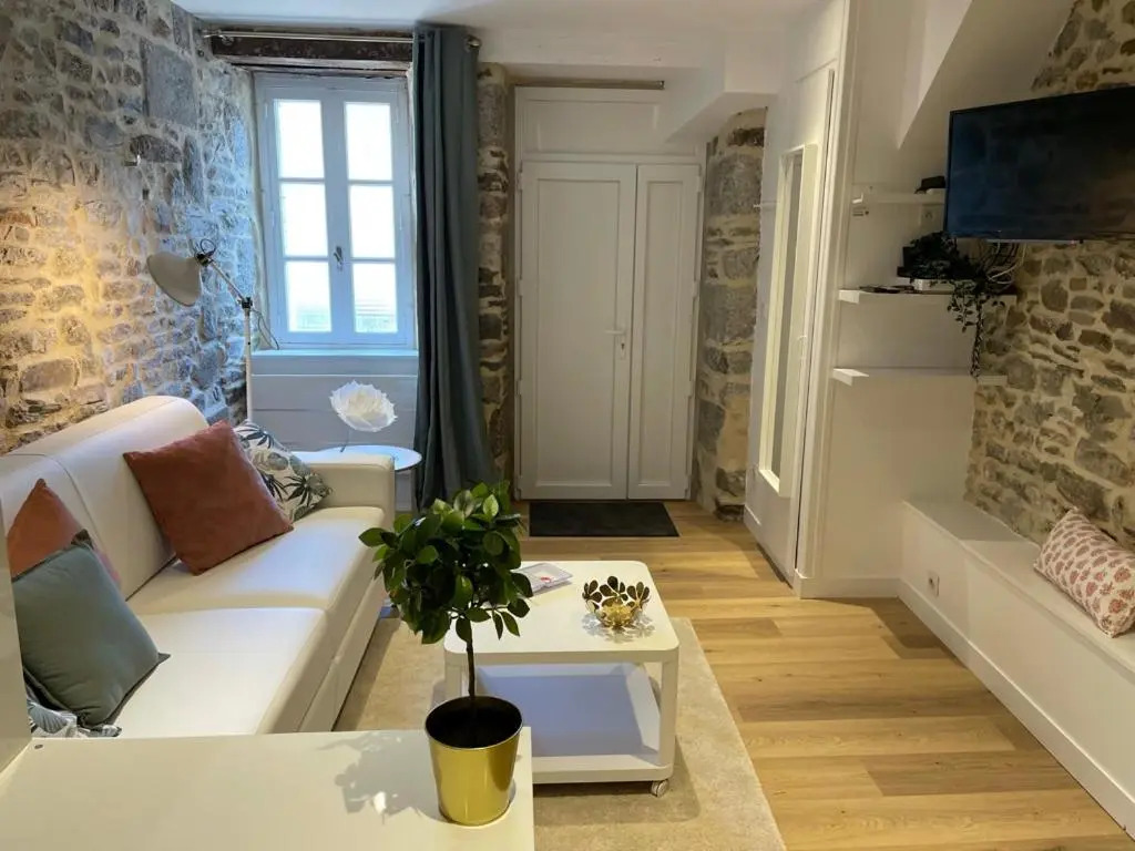 Studio Hypercentre a 1 Mn Plage Et Des Ports