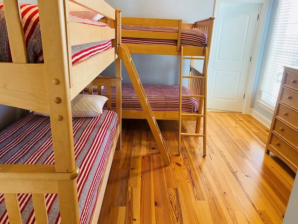 Holden Point - 5 Br Home