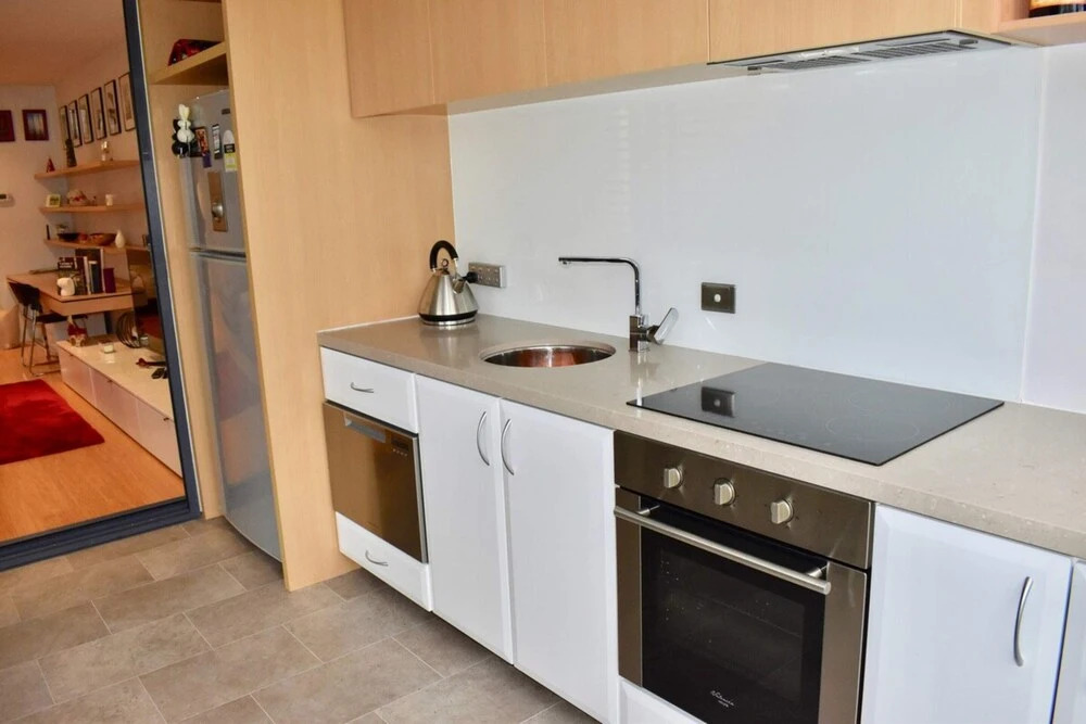 Upscale 2 Bedroom Apartment With Balcony in CBD