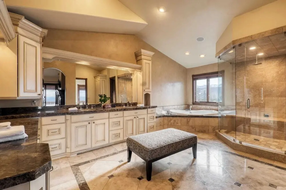 High Meadow by Avantstay Alpine Views w/ Indoor Pool, Hot Tub & Open Floor Plan