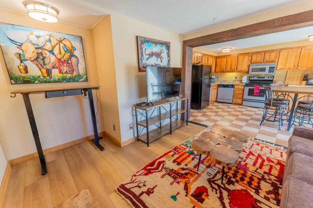 The Yak Shack: Incredible Mountain View Condo