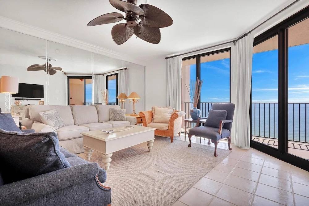 Beachfront Condo w/ View & Pool, Sleeps 8