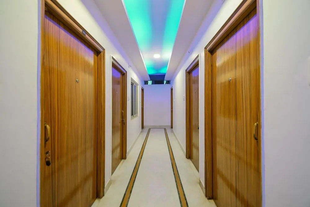 OYO 18671 Ashirwad Palace Hotel