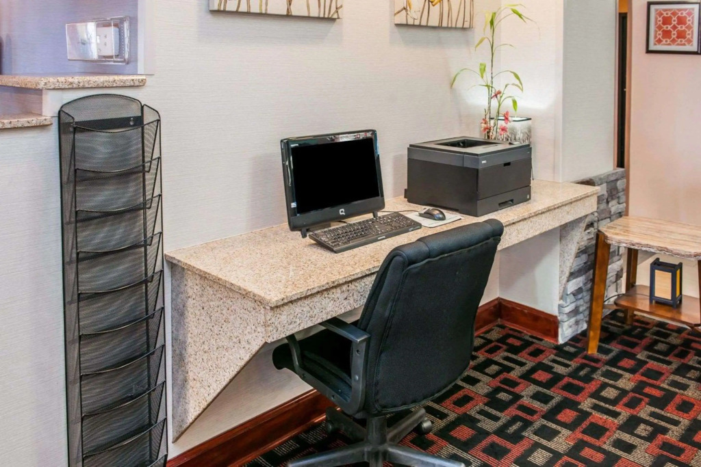 Quality Inn & Suites South Bend Airport