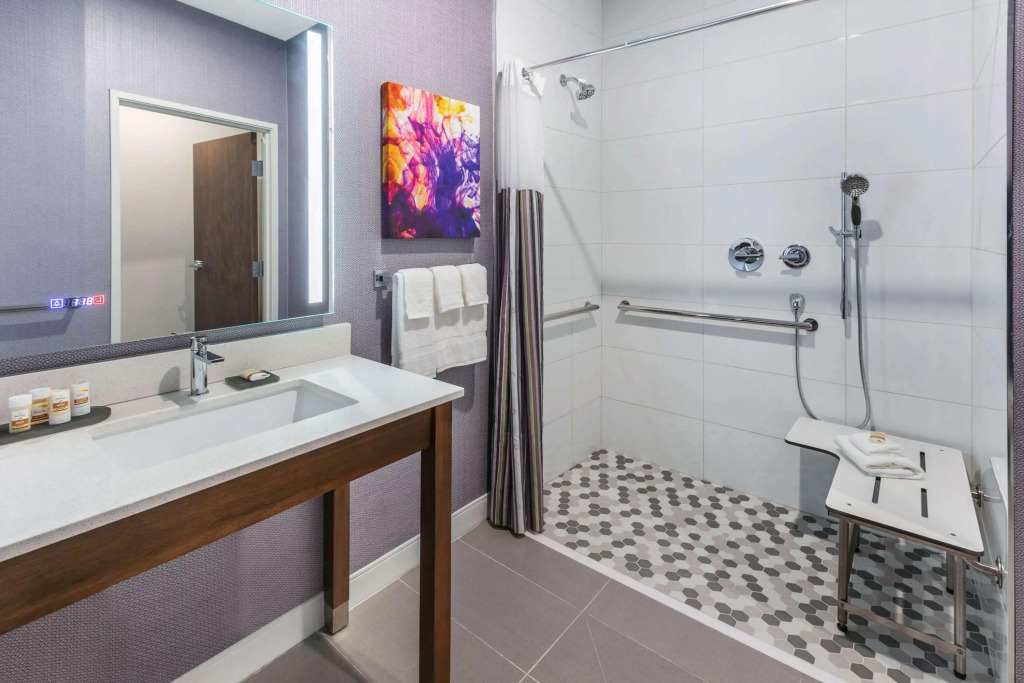 La Quinta Inn & Suites by Wyndham Lewisville