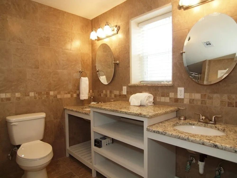 Island 27 2 Bedroom Condo