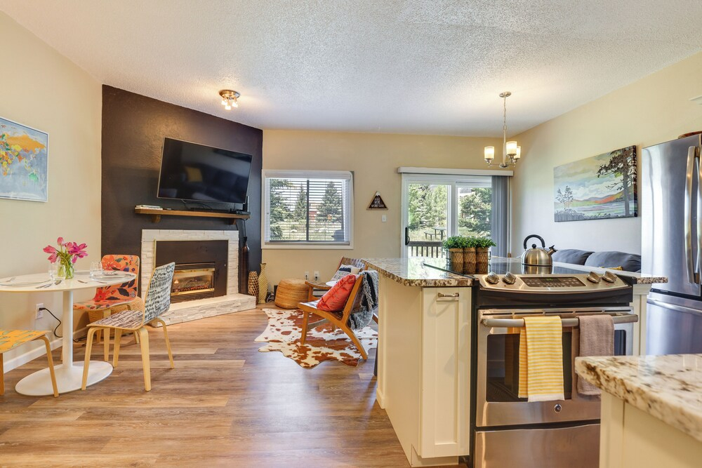 Ski Getaway! Mtn-view Condo Near Keystone Resort