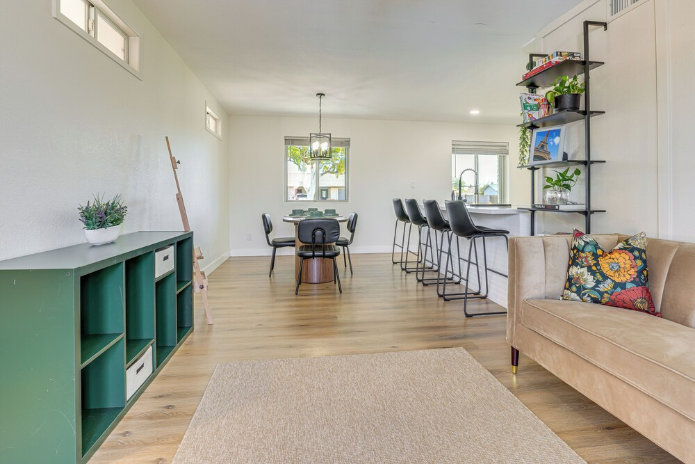Snowbird Haven w/ Hot Tub! 3 Mi to Dtwn Chandler
