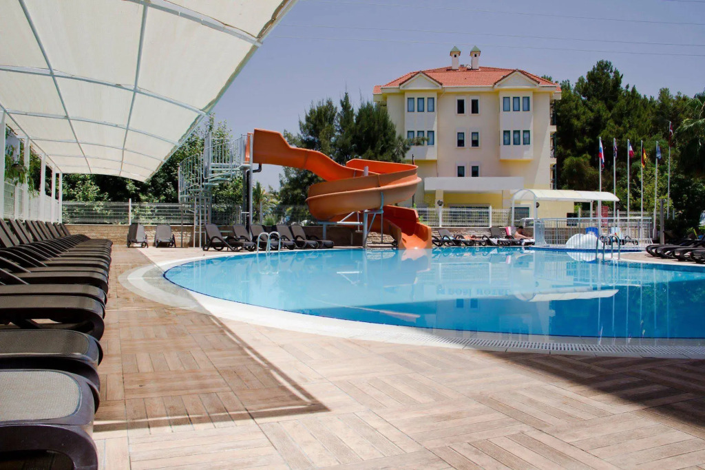 Adella Side Hotel