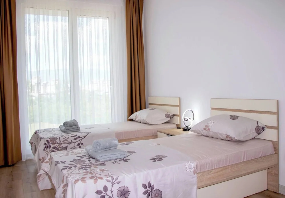 Luxury two Bedroom Condo & Pool, 3rd Floor