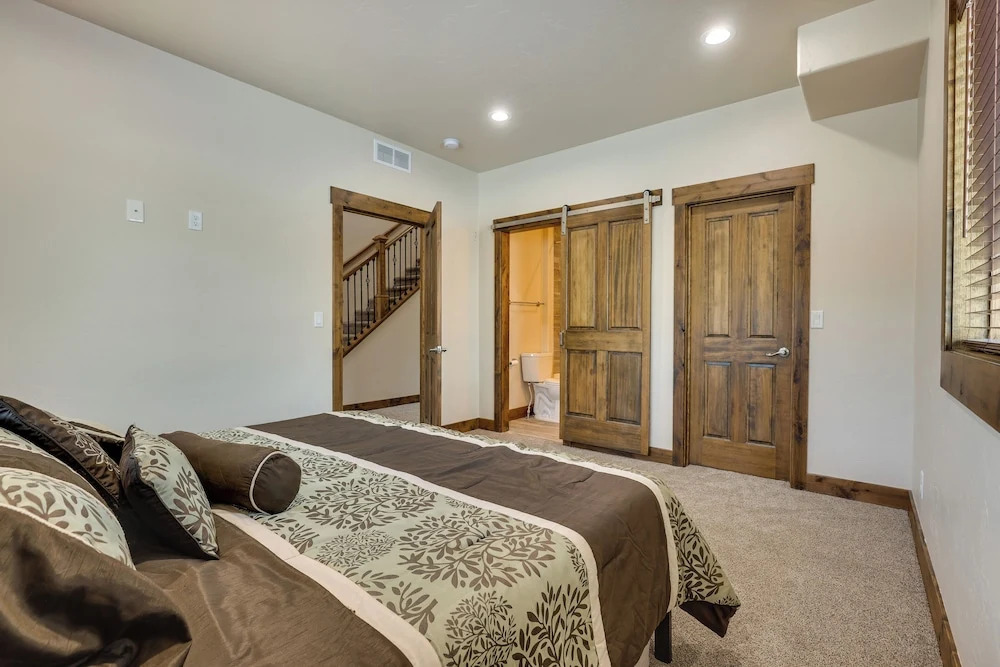 about 3 Mi to Granby Ranch Spacious Cabin Home!