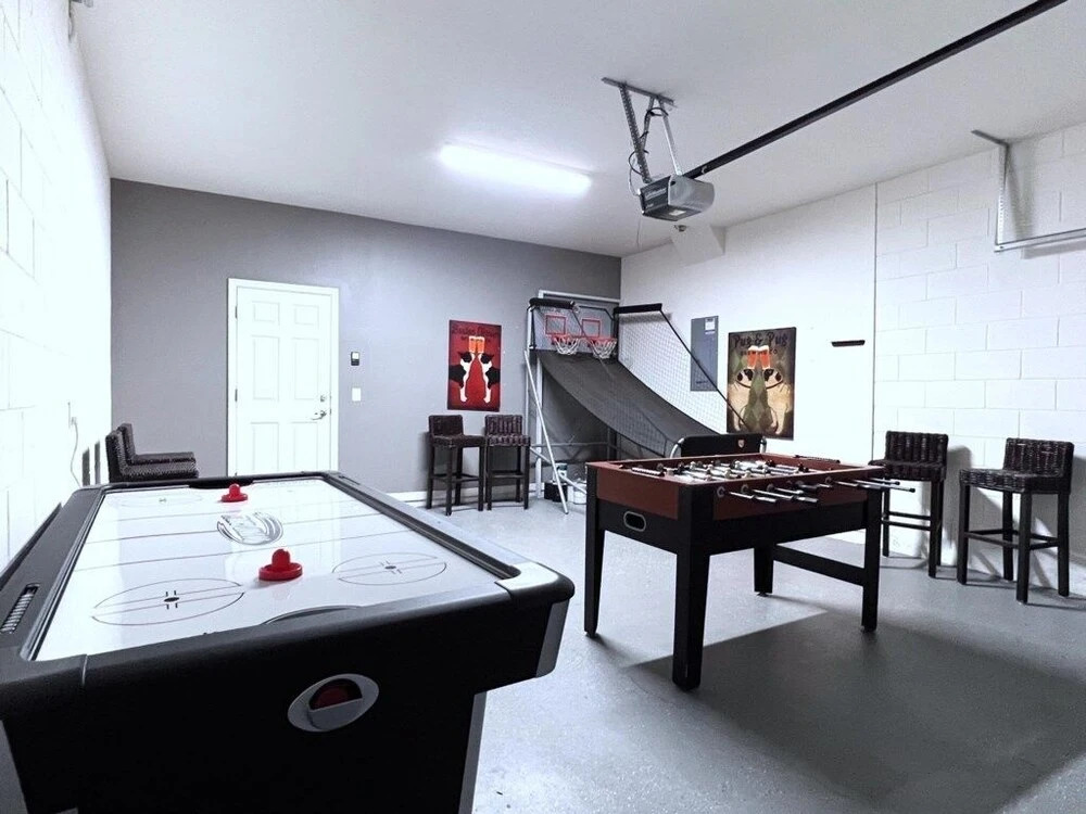 Cozy Family Friendly Pool Home With Game Room-227y 5 Bedroom Home by RedAwning
