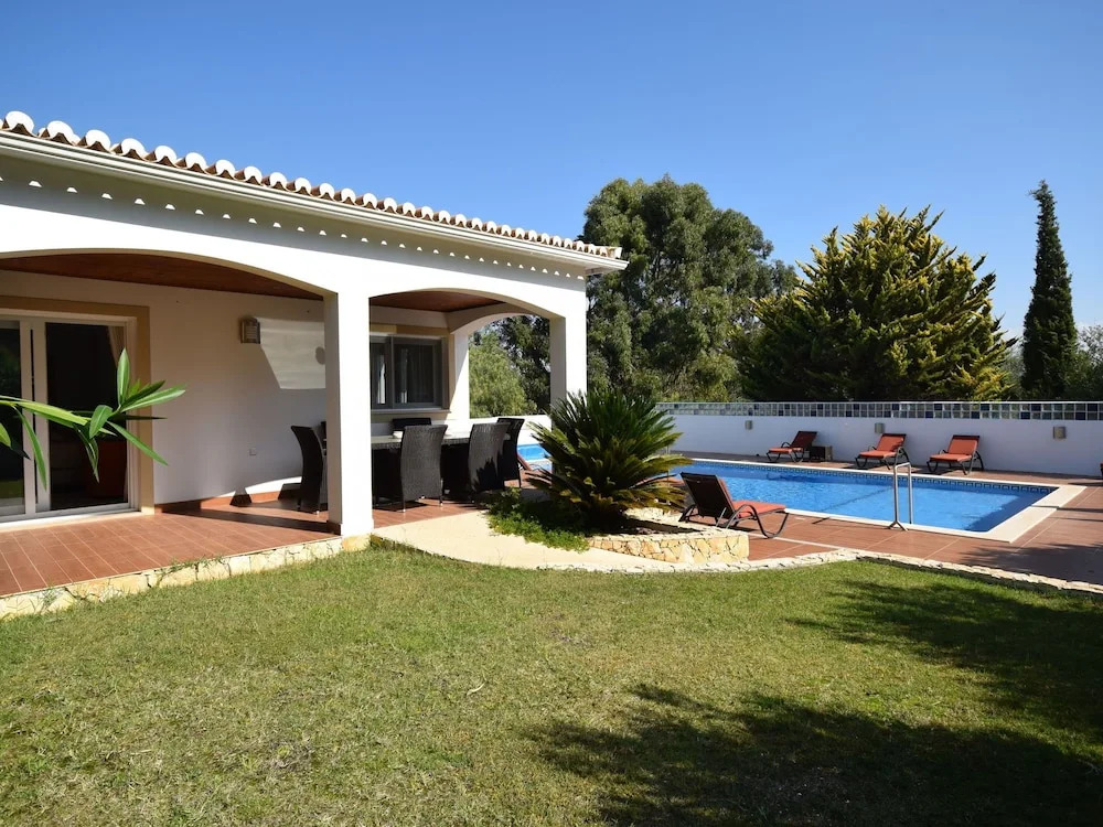 Luxury 5 Bedroom Villa with Private Pool on Funchal Ridge near Lagos