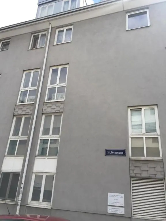 No Smoking, Cozy Apartment in top location 15 min to Center