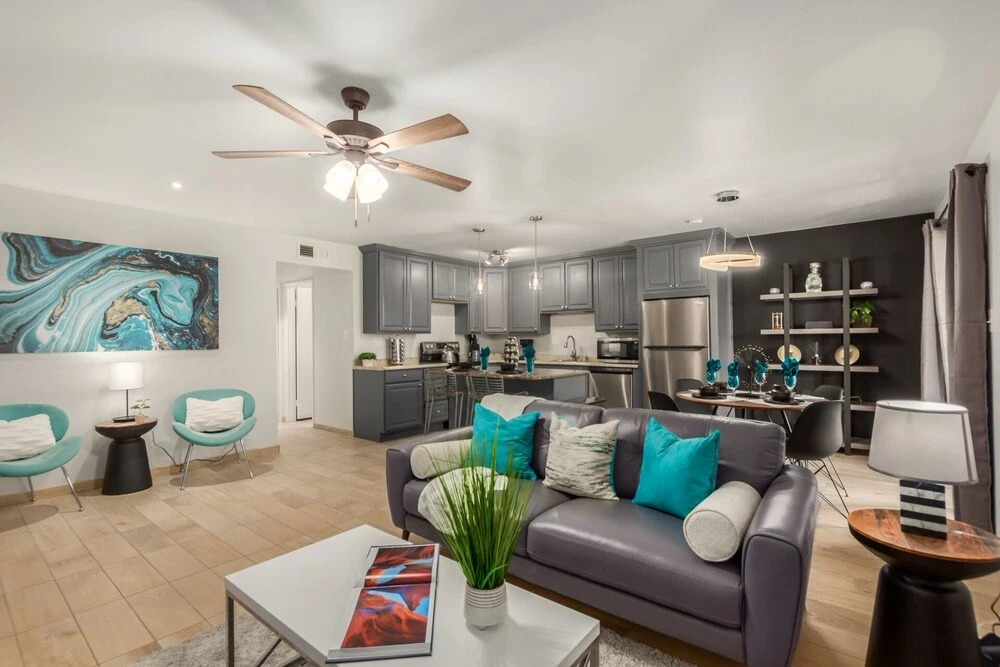 Thomas N6 Phoenix 2 Bedroom Condo by Redawning