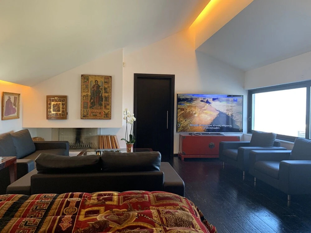 Luxury Villa Marathon