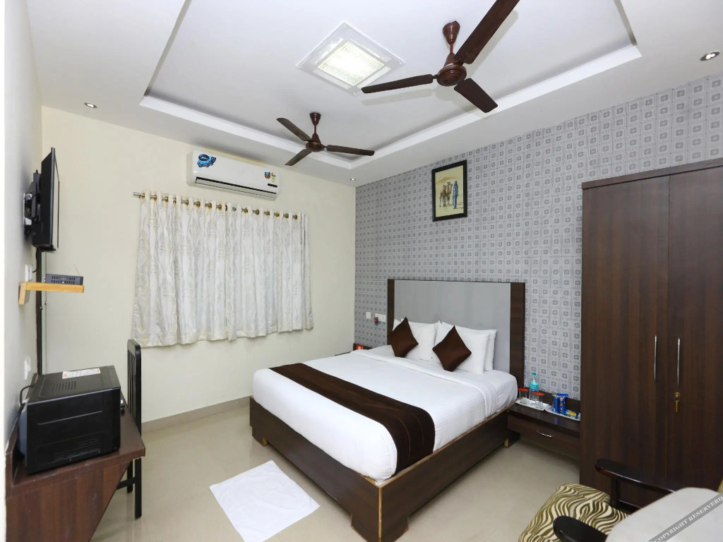 OYO 5045 Apartment NKS Leo Inn
