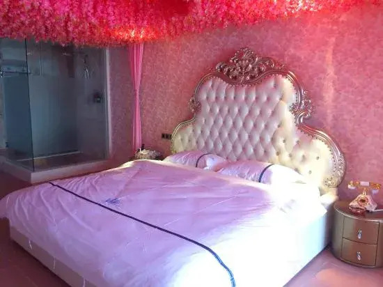 Yinhe Theme Apartment (Taiyuan Shimao Shop)
