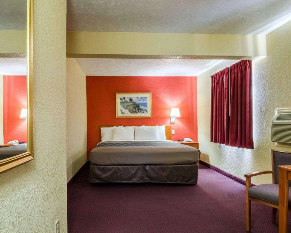 Econo Lodge Interstate 35 Exit 183