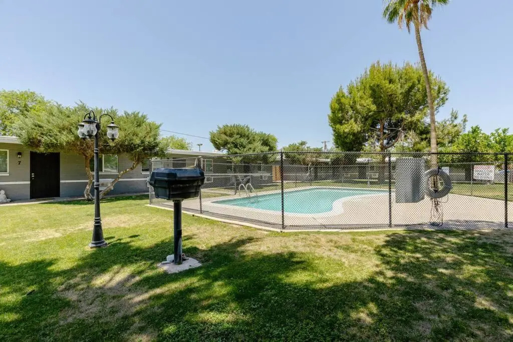 Pool, Old Town, King Bed, 2B/1B