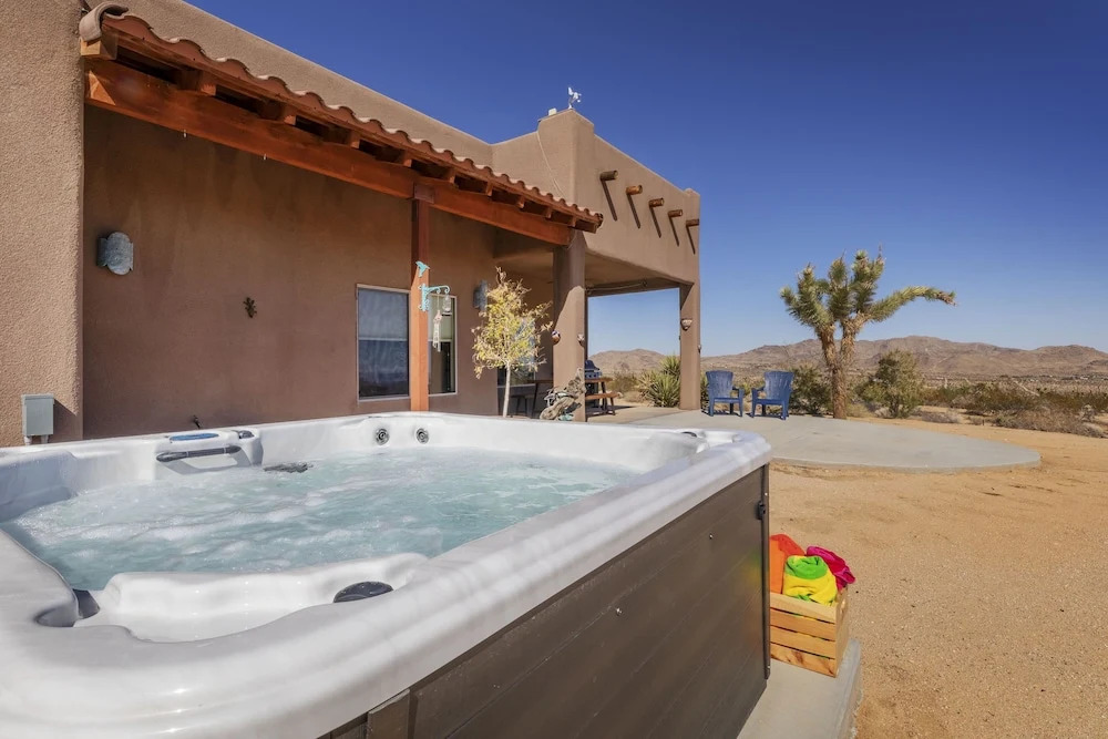 Horizon House Hot Tub, Fire Pit & Bbq Adobe In Jt 4 Bedroom Home by RedAwning