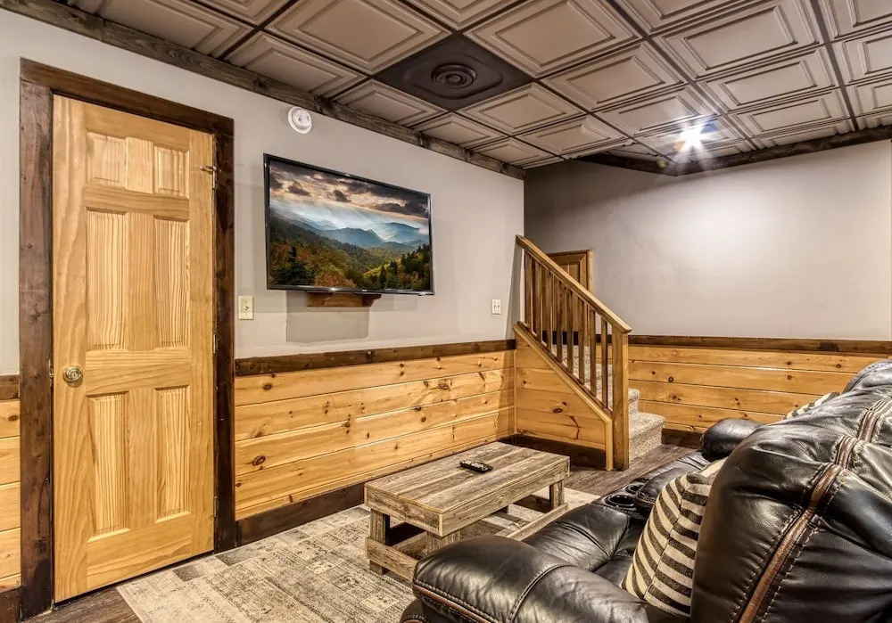 Cuddlin' Up, Er209 - Luxury At Its Finest And Location That Can't Be Beat! 2 Bedroom Cabin by RedAwning
