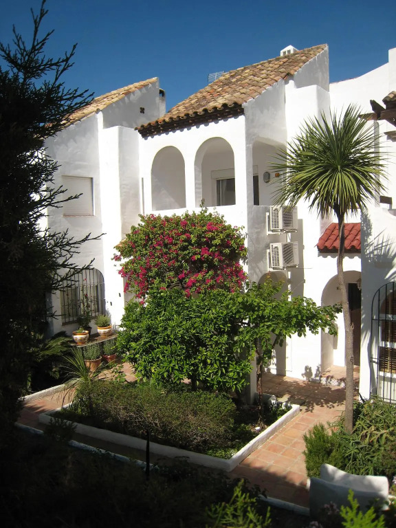 Beautiful Town House With Air Conditioning In Secure Urbanisation Internet