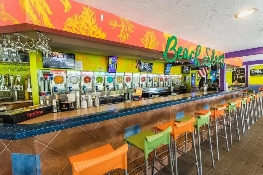 Siesta Beach Cottage, Sleeps 6, Walk to Beach, Stores, & Restaurants