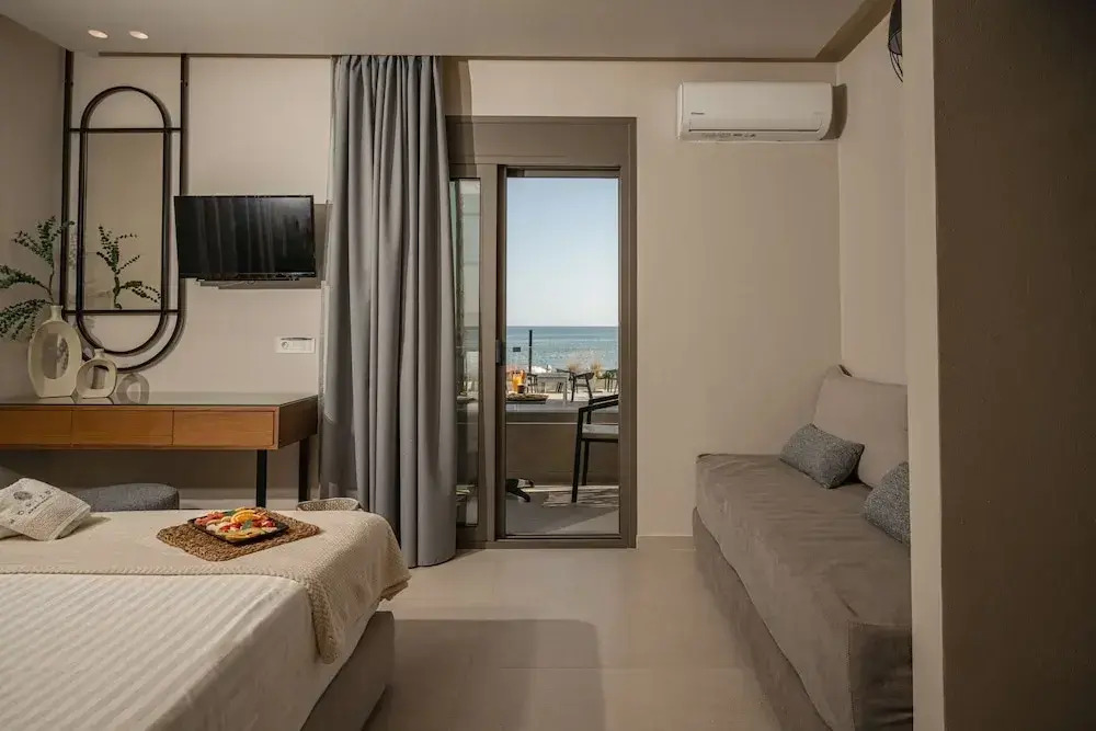 Horizon Apartments - Beachfront Luxury, by ZanteWize