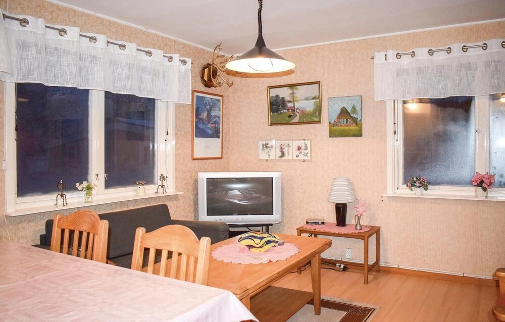 Beautiful Home In Älmhult With Wifi