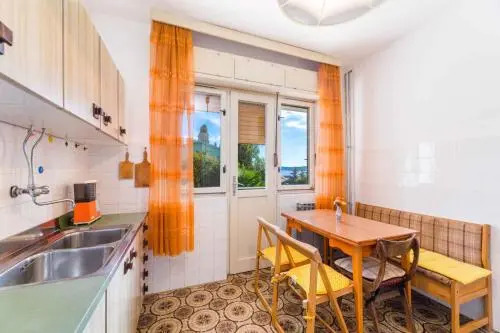 Apartment in Crikvenica 5215