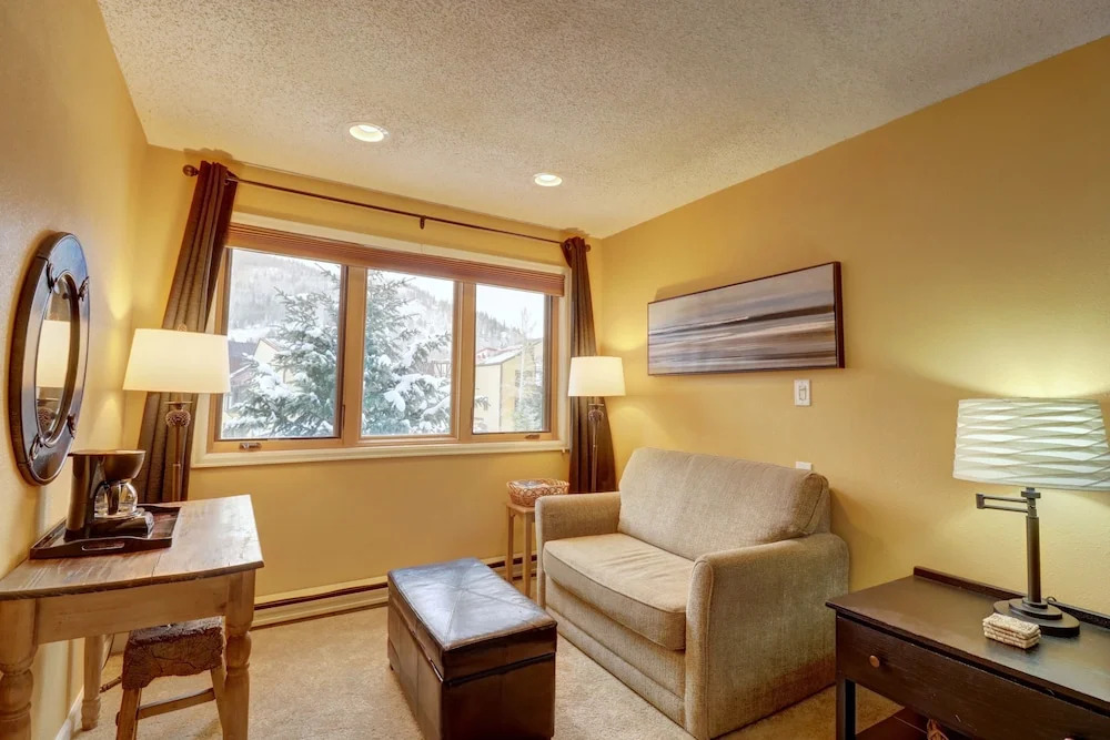 Fp209 Fox Pine Inn 1 Bedroom Condo by RedAwning