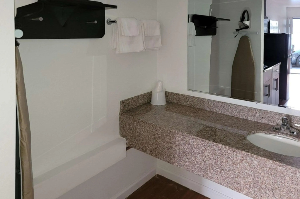 Rodeway Inn & Suites Rancho Mirage - Palm Desert Area