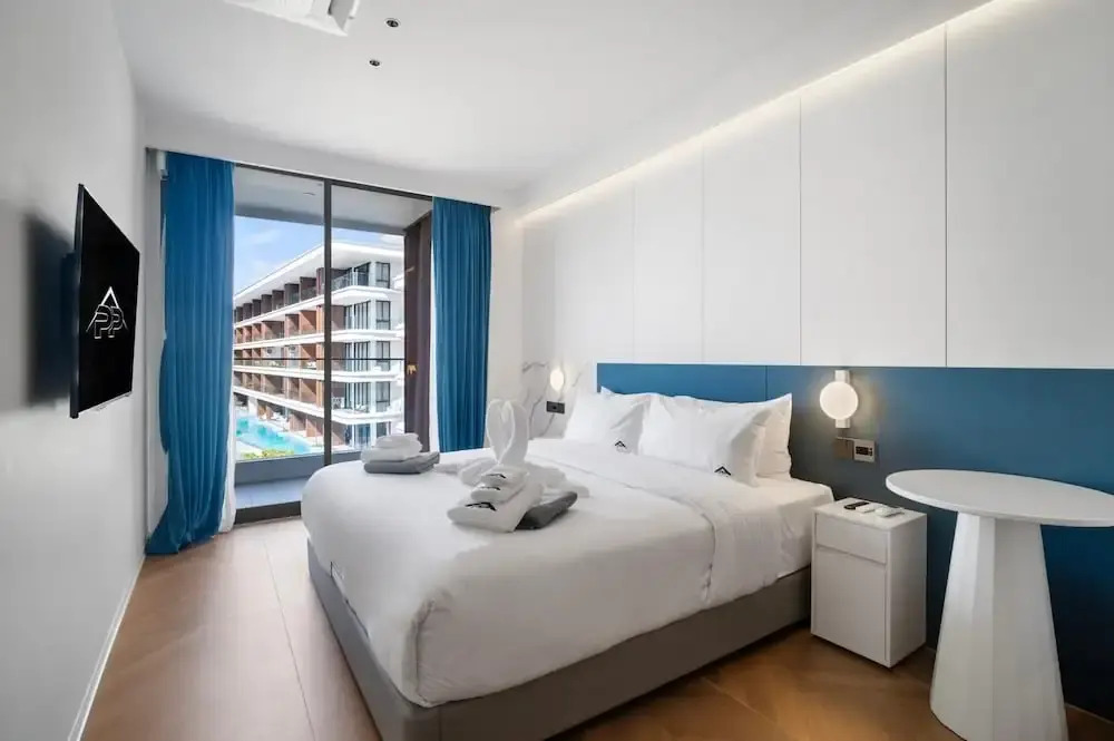 Premier 3-bedroom Apartment E333 Beachfront