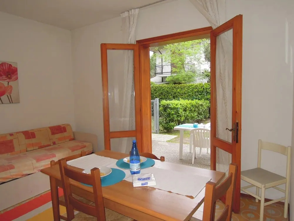 Villa with garden 250 meters from the beach