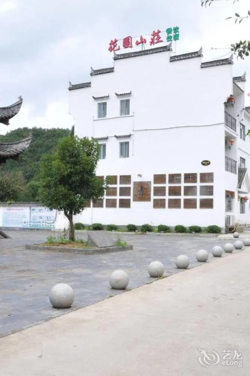 Wuyuan Huayuan Mountain Villa