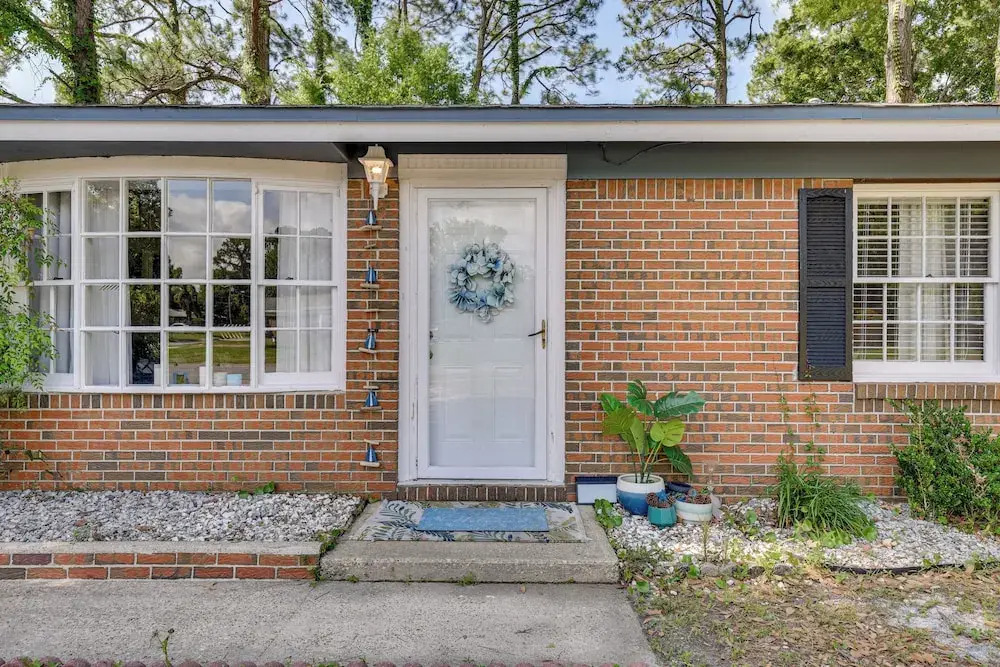2 Mi to Beach, Near Airport: Heart of Fort Walton