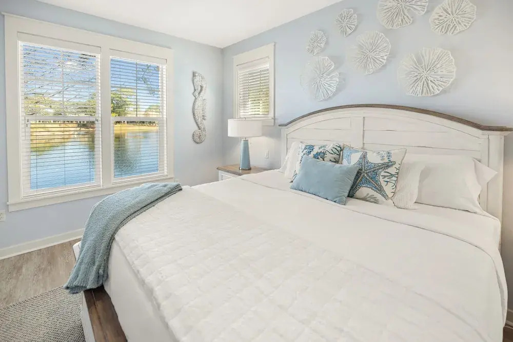 1332 Laurel Grove 3 Bedroom Home by RedAwning