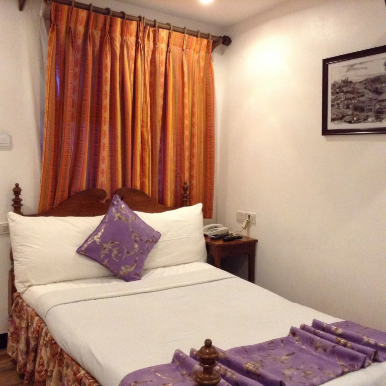 Log Cabin Hotel - Baguio