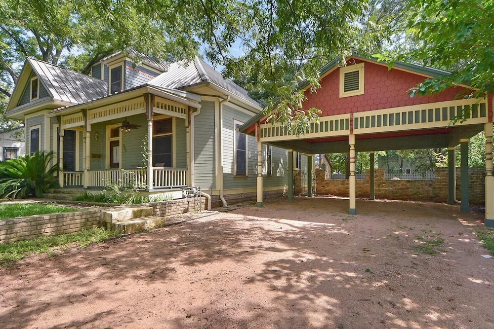 7BR 4BA Unique House and Cottage South Congress Austin by RedAwning