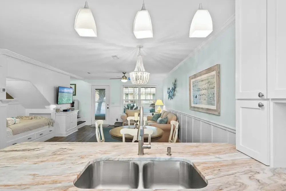 Searenity Awaits: 2-bd, 2-ba Coastal Escape! Perfect for 5! Pet Friendly!
