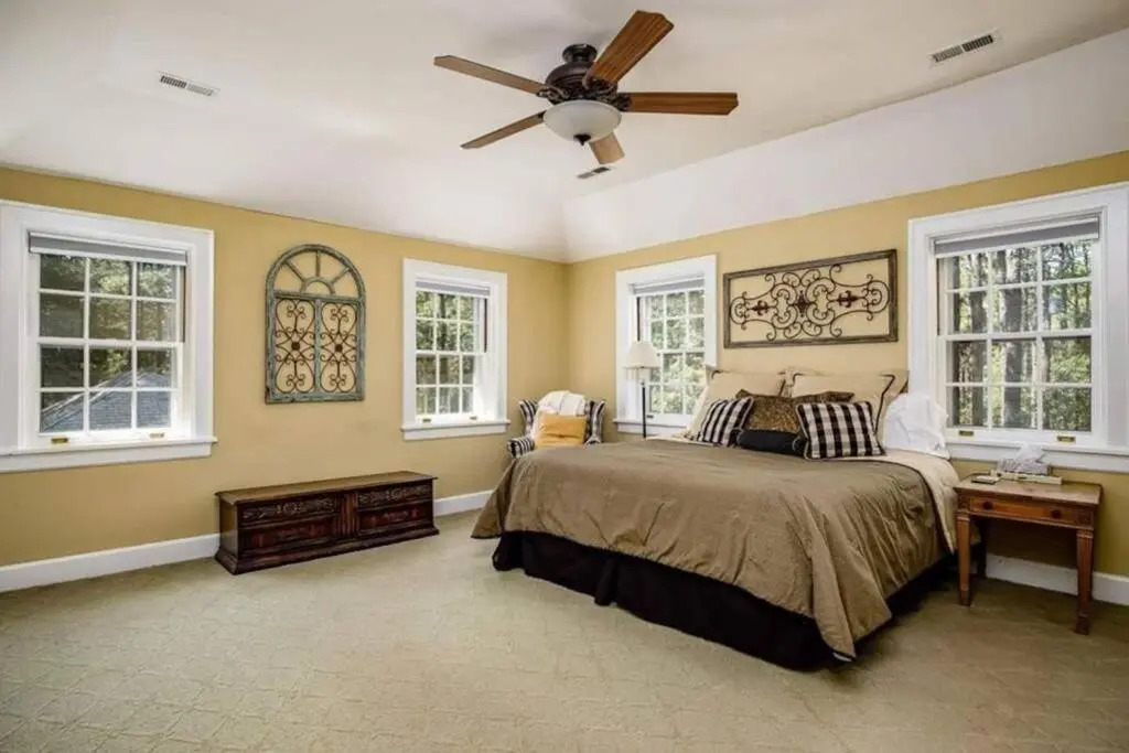 Knollwood House Bed & Breakfast