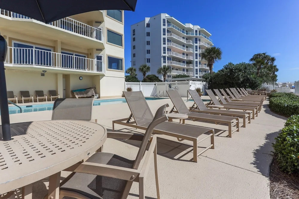 Waterview Yacht Club 532 is a 3 BR with Stunning views of the Pass by RedAwning
