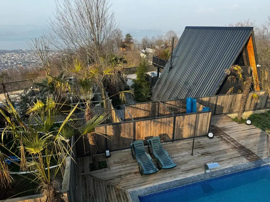 Hill House Bungalov