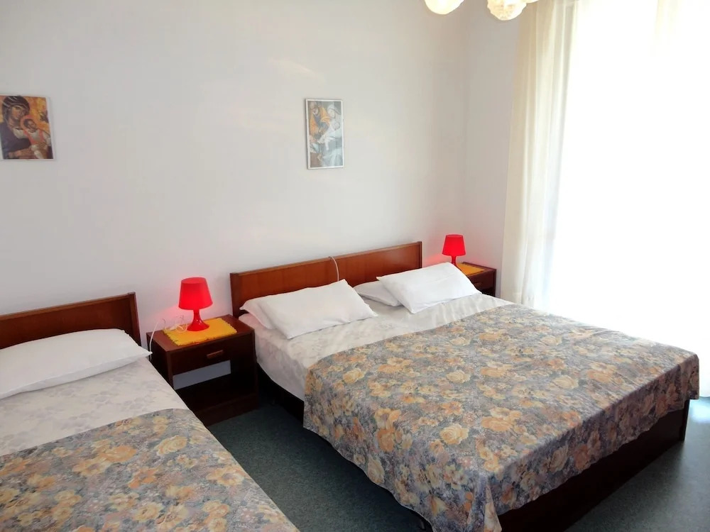 Bright Apartment Near the Beach With a Lovely Terrace by Beahost Rentals